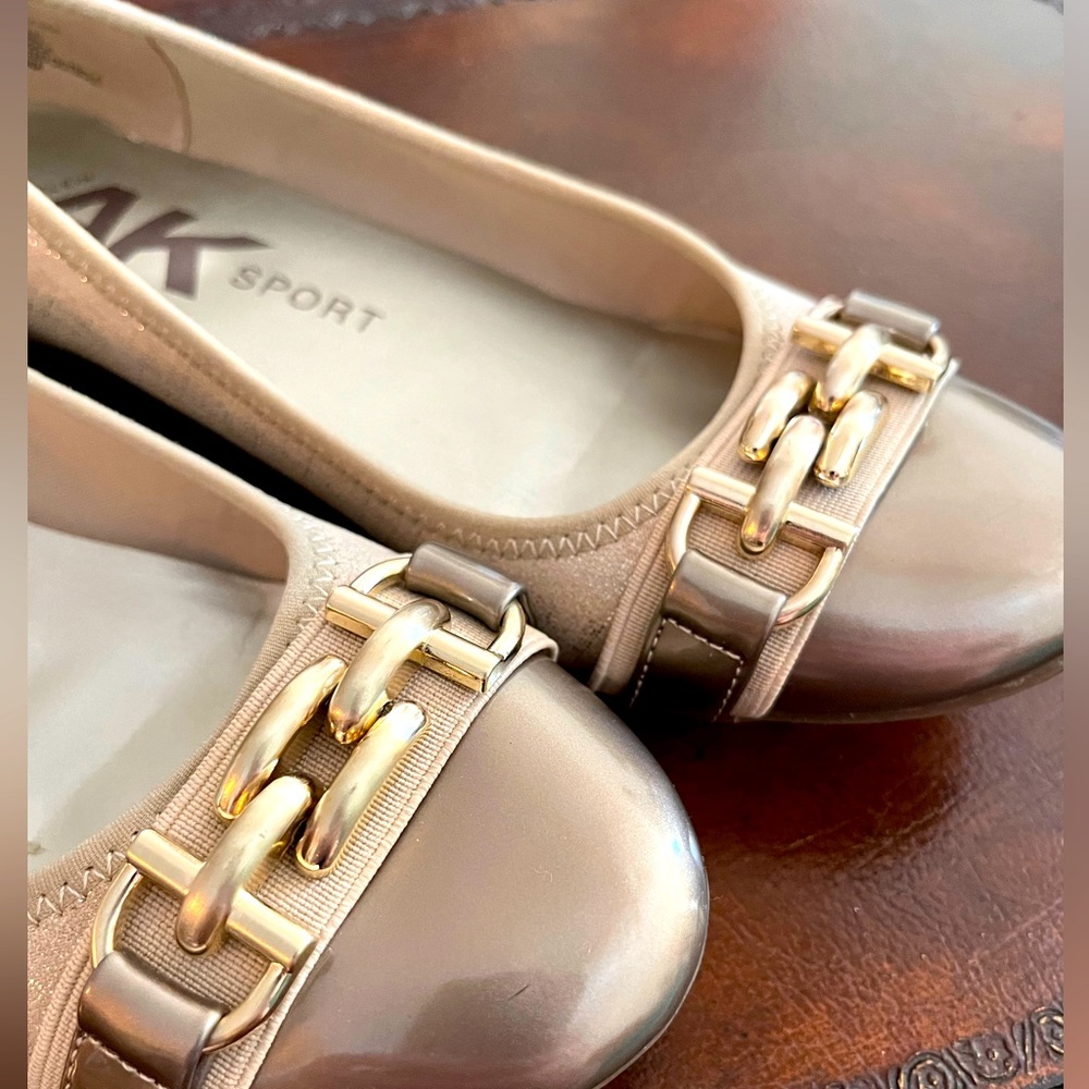 Flat shoes